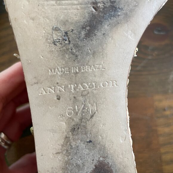 Ann Taylor Green Sunflower Wedge Sandals - Size 6.5 - Picture 11 of 11